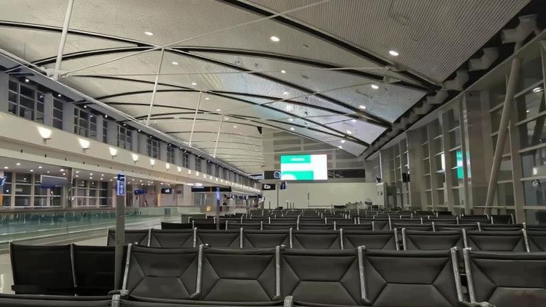 Máquina automática de venda de pizza no aeroporto de Detroit, análise da Kotaku