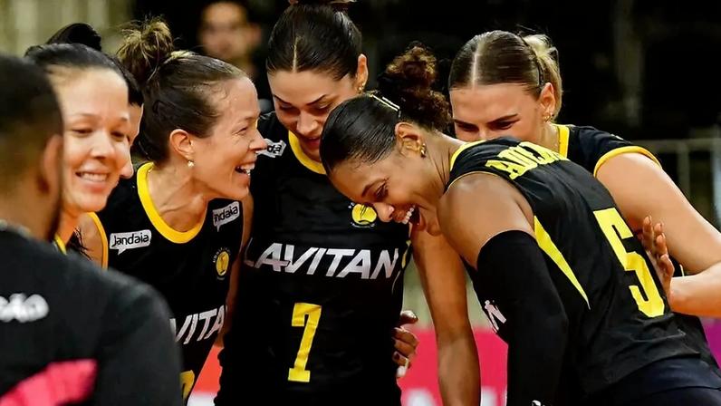 Praia Clube durante partida no Mundial de vôlei (Foto: Deco Pires)
