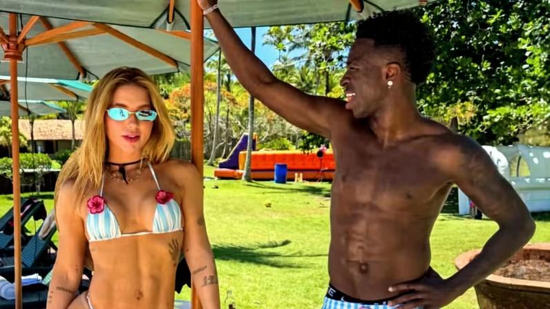 Clima de romance em Trancoso! Virginia agita web com beijão em Vini Jr. e brinca: 'Sexta difícil por cá' — Foto: Reprodução/Instagram