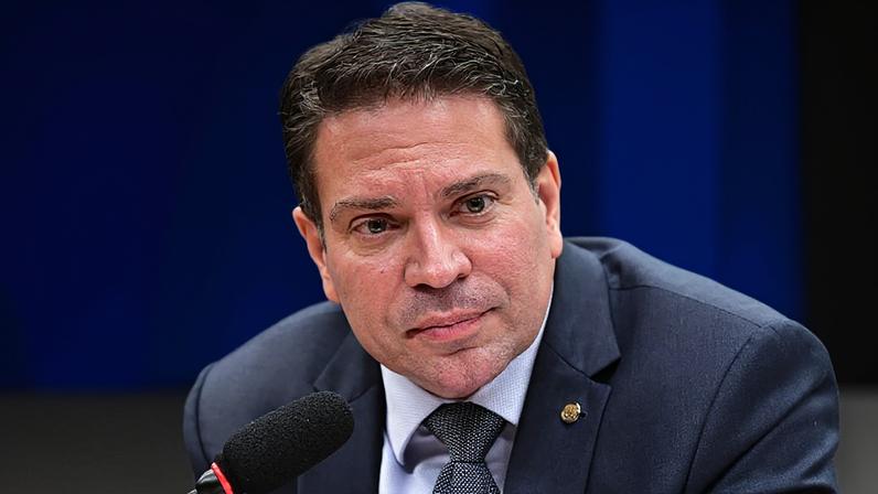 Câmara bloqueou salário e cota parlamentar de Ramagem após decisão do STF. (Foto: Zeca Ribeiro/Câmara dos Deputados)