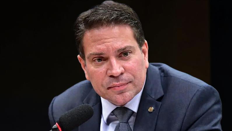 Câmara bloqueou salário e cota parlamentar de Ramagem após decisão do STF. (Foto: Zeca Ribeiro/Câmara dos Deputados)