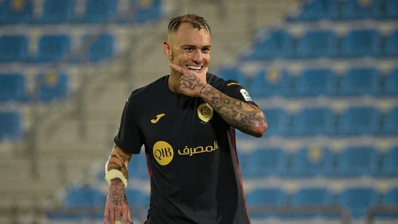1 de 1 Roger Guedes comemora seu gol na vitória do Al Rayyan sobre o Al Wakra — Foto: Twitter/Al Rayyan