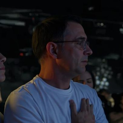 Flávio Bolsonaro participa de culto na Lagoinha e reconcilia com a fé