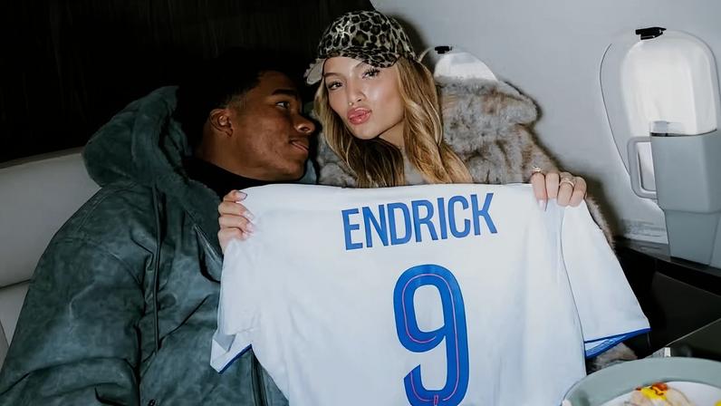 Endrick e Gabriely Miranda registram mudança para a França após acordo com o Lyon: 'Nova casa' — Foto: Reprodução/Instagram