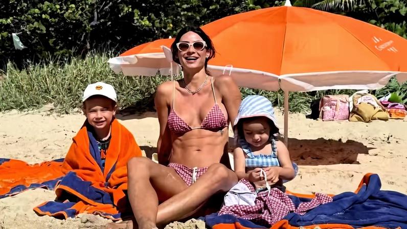 Thaila Ayala entre os filhos, Francisco e Tereza — Foto: Reprodução/Instagram