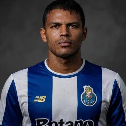 Ex-Milan diz que técnico impediu retorno de Thiago Silva