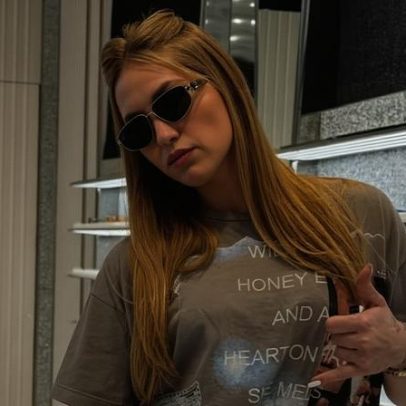 Virginia Fonseca se apresenta em Trancoso ao lado de Luciano Huck e Eva Huck