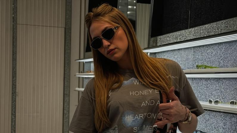 Virginia Fonseca se apresenta em Trancoso ao lado de Luciano Huck e Eva Huck