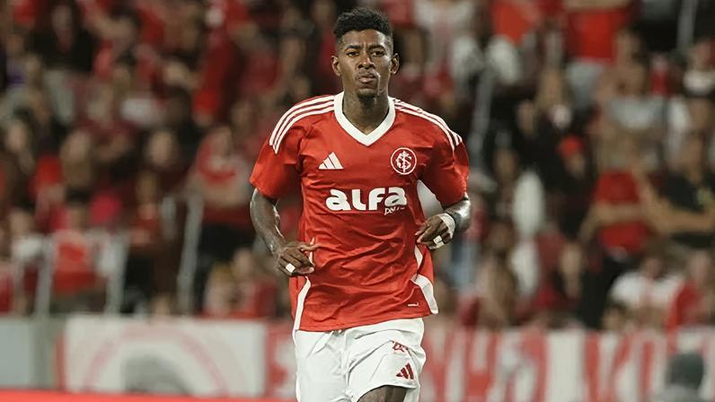 Vitão, zagueiro do Internacional