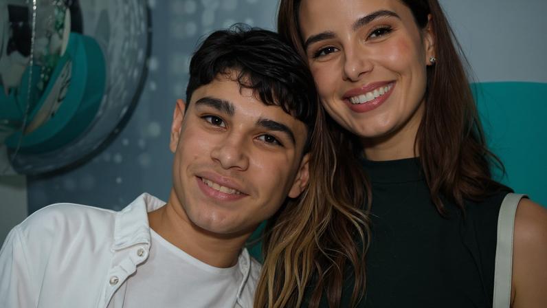 Wanessa Camargo e Isis Valverde vão a formatura de João Francisco — Foto: Clayton Felizardo Brazilnews