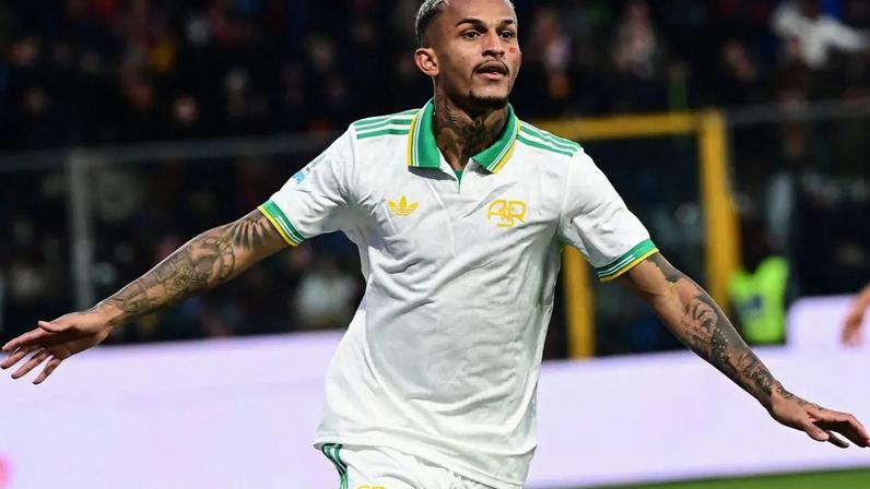 Wesley comemora gol pela Roma em partida válida pela Serie A (Foto: Piero Cruciatti/AFP)
