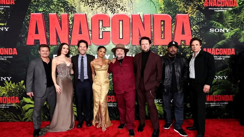 Steve Zahn, Daniela Melchior, Paul Rudd, Thandiwe Newton, Jack Black, Selton Mello, Ice Cube e Tom Gormican na estreia de 'Anaconda' — Foto: Getty Images