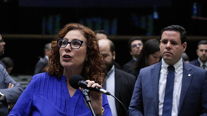 Cassação de Carla Zambelli foi barrada pela Câmara em meio a crise do Congresso com o STF. (Foto: Bruno Spada/Câmara dos Deputados)