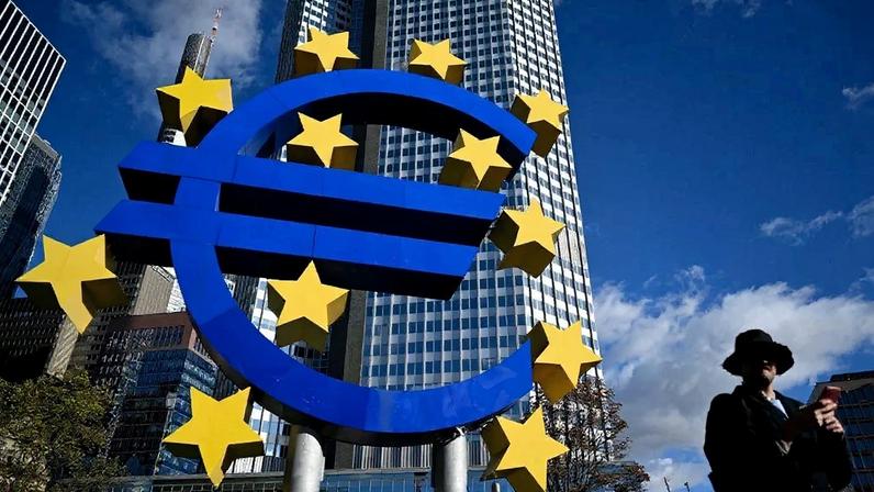 Economia da zona do euro cresceu 0,2% no 3º tri de 2025. Foto: Kirill KUDRYAVTSEV / AFP
