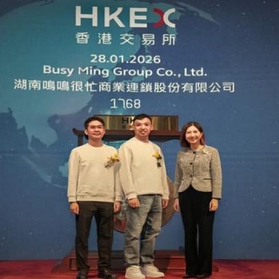 Varejista chinesa de lanches dispara 70% na estreia da bolsa, gerando dois bilionários