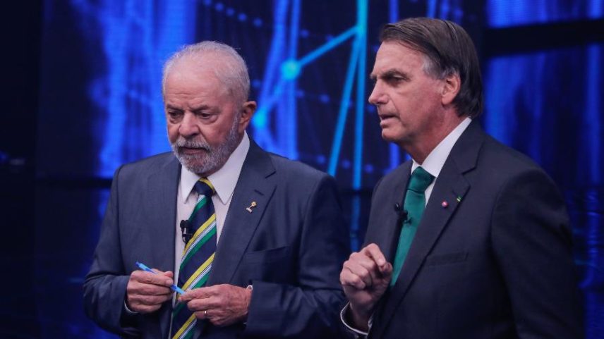 Lula e Bolsonaro debatem no segundo turno de 2022. Ex-presidente ainda influi na definição da candidatura conservadora que tenta impedir reeleição do petista