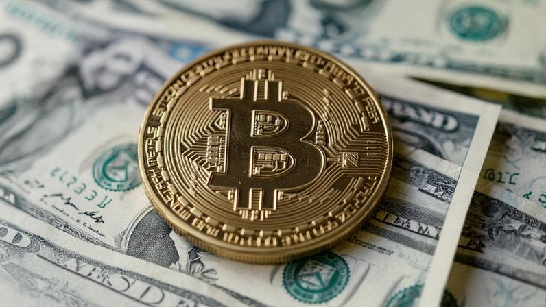 Can Bitcoin Replace the Dollar? Tucker Carlson Challenges Peter Schiff in Fiery Crypto Debate