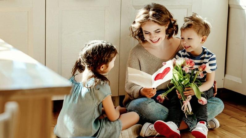 Como sobreviver como mãe solteira no Dia dos Namorados