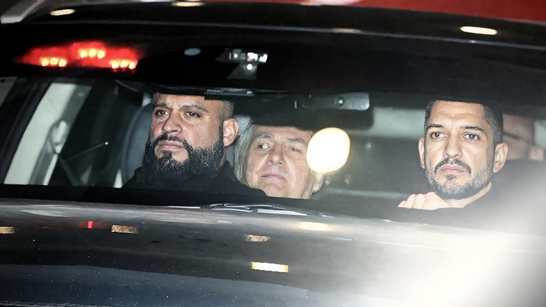 O ex presidente Jair Bolsonaro deixou hoje o hospital DF Star após ser submetido a uma cirurgia