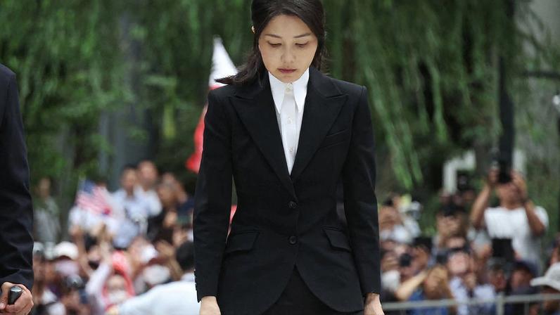 A ex-primeira-dama da Coreia do Sul, Kim Keon Hee, chega ao gabinete do promotor especial em Seul, Coreia do Sul 06/08/2025 Reuters/Kim Hong-Ji/Proibida reprodução