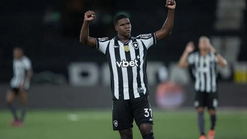 Kadir é um dos destaques da base do Botafogo (Foto: Jorge Rodrigues/ Agif/Gazeta Press)