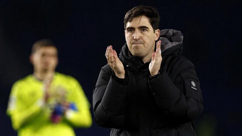 Andoni Iraola não garante estreia de Rayan no sábado — Foto: Reuters