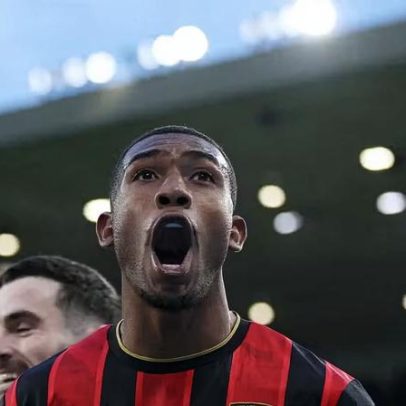 Técnico do Bournemouth celebra estreia de Rayan: cenário perfeito