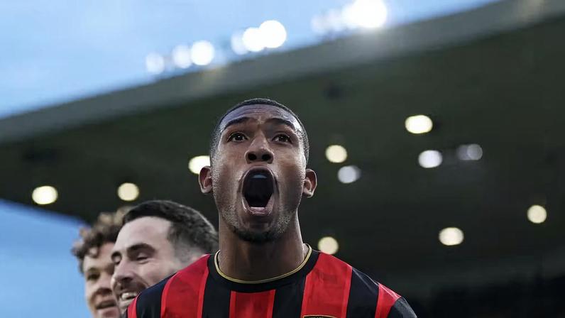 Rayan comemora gol do Bournemouth contra o Wolverhampton — Foto: REUTERS/Chris Radburn