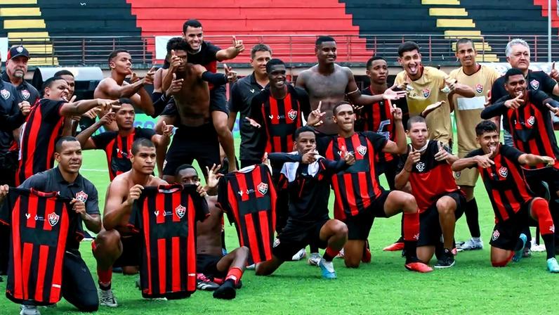 Elenco do Vitória na Copinha 2024 (Foto: Saulo Dias/MOCHILA PRESS)
