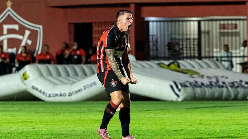 Renato Kayzer comemora gol do Vitória contra o Remo (Foto: Junior Damasceno/MyPhoto Press/Gazeta Press)