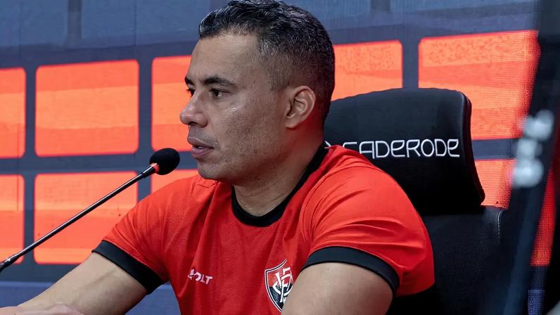 Jair Ventura em entrevista coletiva sobre o Vitória (Foto: Junior Damasceno/MyPhoto Press/Gazeta Press)