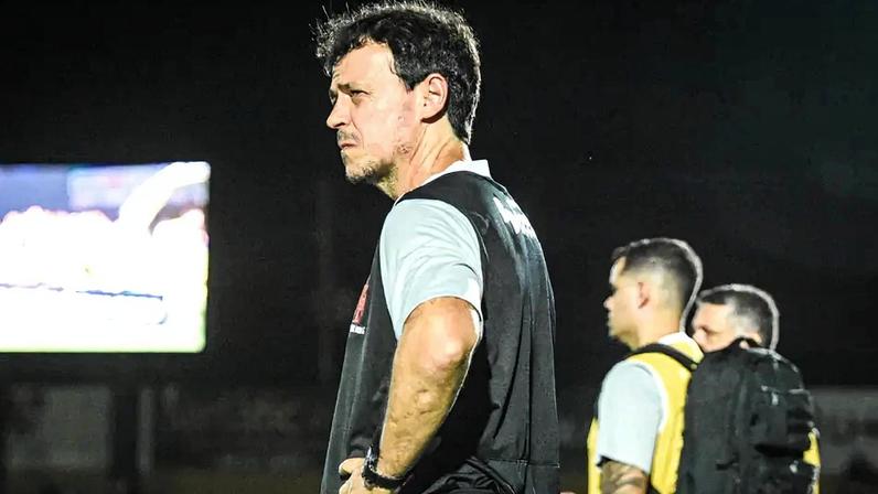 Fernando Diniz durante a partida entre Vasco e Mirassol (Foto: Andrey Queiroz/RP FOTOPRESS)