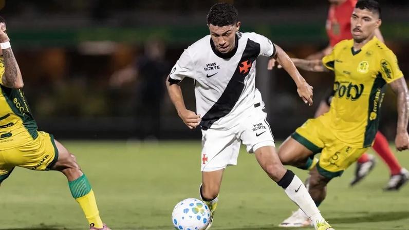 Rojas foi a novidade do Vasco para a partida contra o Mirassol (Foto: Douglas Moreti/Agência F8/Gazeta Press)