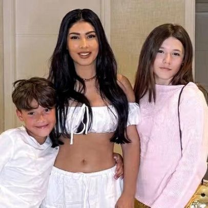 Simaria posa com filhos; altura da primogênita impressiona