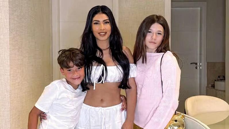 Simaria e os filhos, Pawel e Giovanna — Foto: Reprodução/Instagram