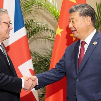 Starmer mantém foco na segurança nacional em viagem à China