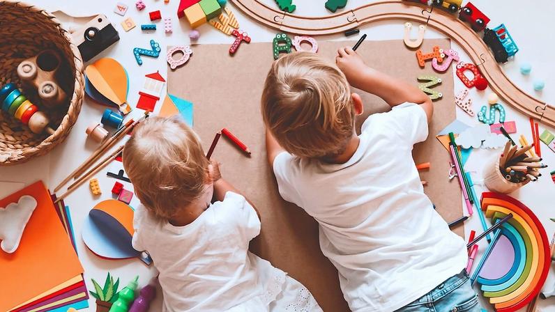 6 Maneiras de Pais Incentivarem Relacionamentos Saudáveis entre Irmãos