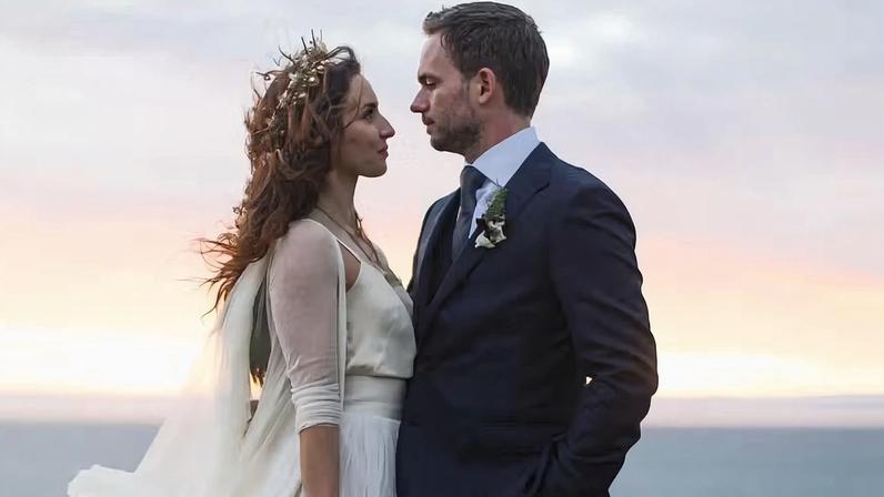 Troian Belissario e Patrick J. Adams estão juntos há 9 anos — Foto: Reprodução/Instagram