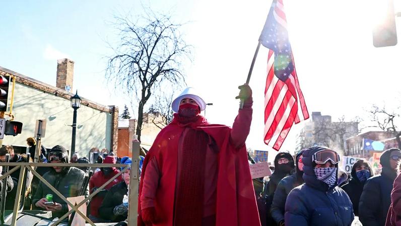 Protests in South Minneapolis After Killing of 37-Year-Old Alex Pretti by Federal Officers