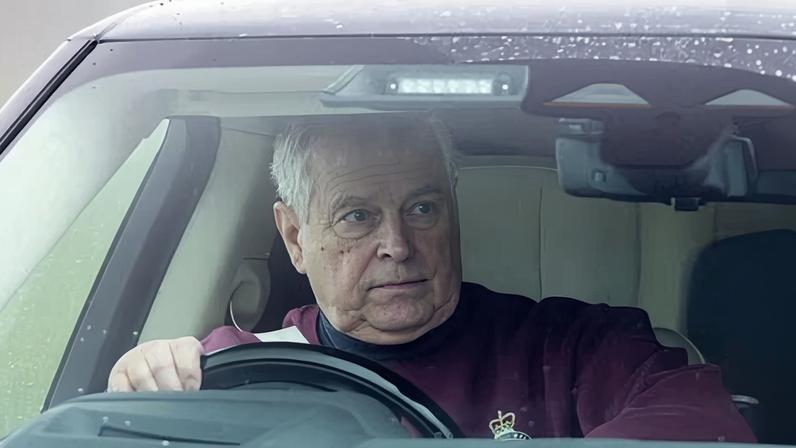 The gathering appears to have taken place at Epstein’s New York home, where Andrew Mounbatten-Windsor was staying.