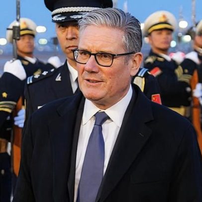 Starmer afirma não reverter plano de eliminar alguns júris