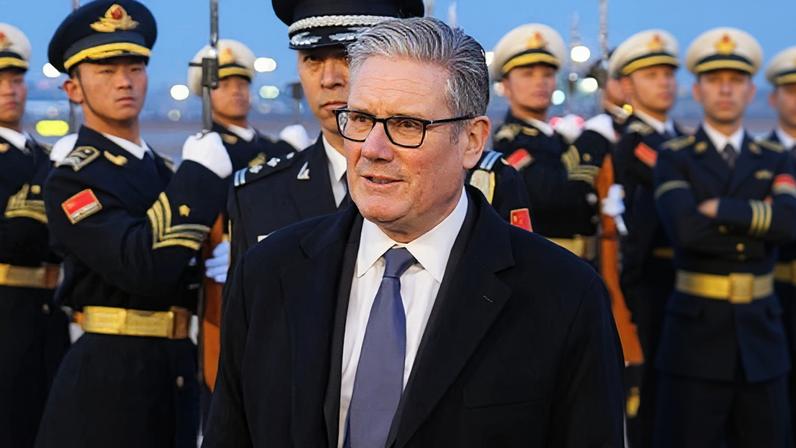 Starmer afirma não reverter plano de eliminar alguns júris