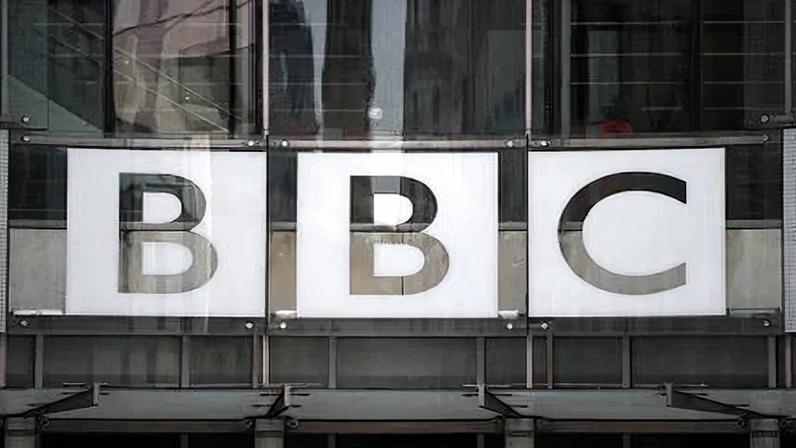 Revisão interna aponta queda de participação de apresentadoras mais velhas na BBC