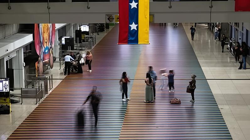 Travelers at the Simón Bolívar international airport in Maiquetia, Venezuela, on 3 March 2023.