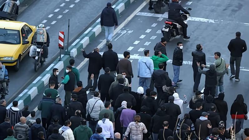 Shopkeepers and traders in Tehran protest against the economic conditions and Iran's embattled currency, 29 December 2025. Protests are spreading across the country and are being met with increasing violence by security forces.