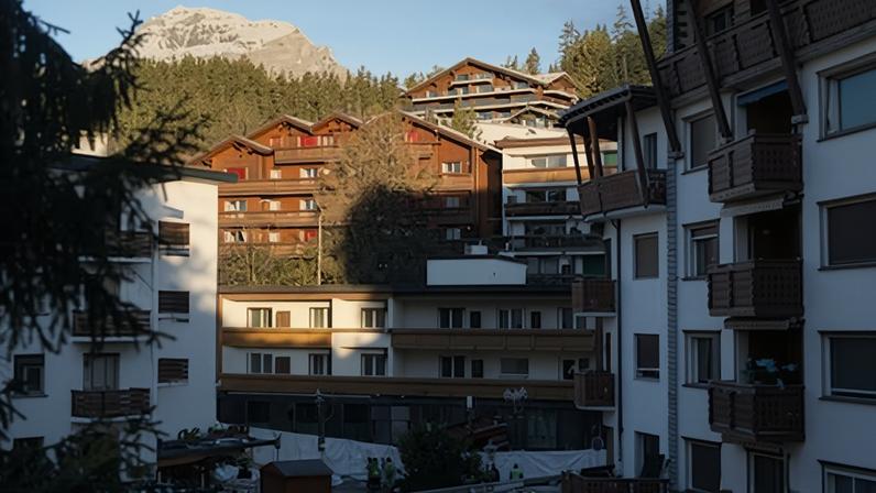 Alrededores del bar Le Constellation, este jueves en Crans-Montana.