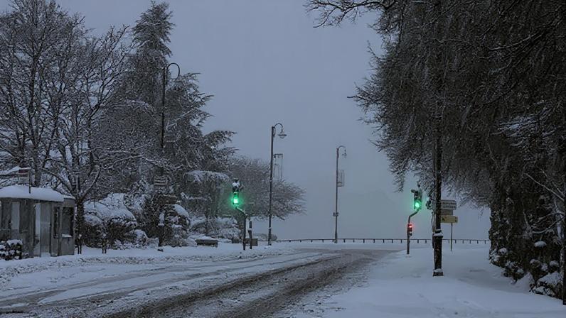 Advertências de viagem após neve e gelo atingirem o norte da Escócia