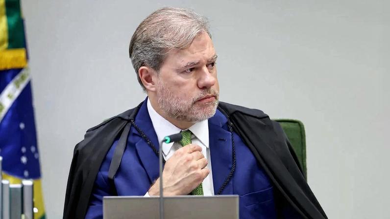 Ministro Dias Toffoli preside a sessão da Segunda Turma do STF.