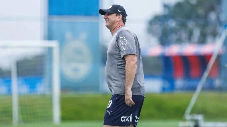 Rogério Ceni em momento descontração em treino (Foto: Rafael Rodrigues / EC Bahia)