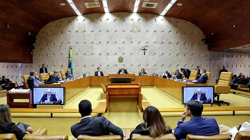 Plenário do Supremo, durante o encerramento do ano judiciário de 2025. Na ocasião, Edson Fachin incluiu o código de conduta em seu discurso. Um abaixo-assinado focando no STF já ultrapassa 11 mil assinaturas.